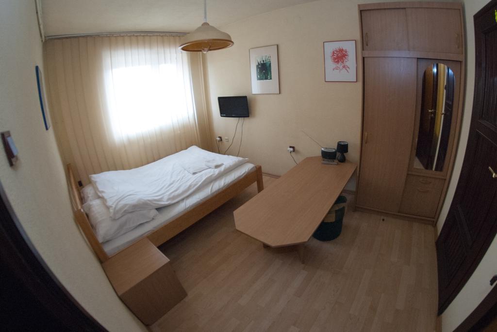 Pensjonat Kawiarni Muzealnej Goluchow エクステリア 写真