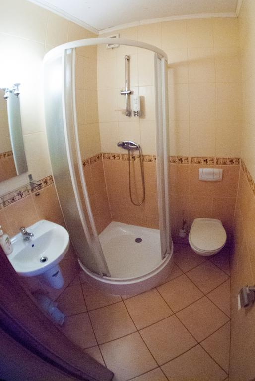 Pensjonat Kawiarni Muzealnej Goluchow エクステリア 写真